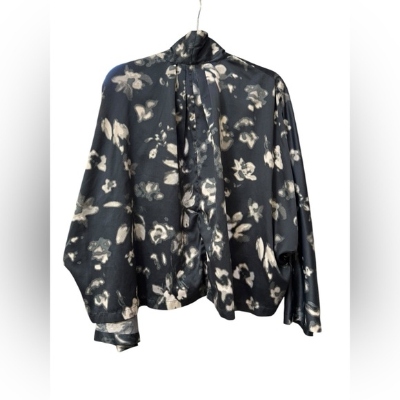 DR2 Floral Print Short Kimono - Picture 2 of 3